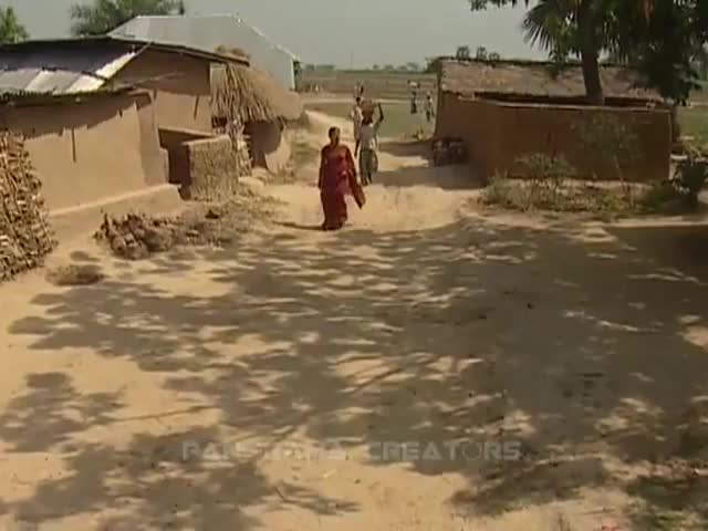 সাঁওতালদের নবাই বটতলা গ্রাম (২০০৫) Traditional 'Santal' Village in Bangladesh