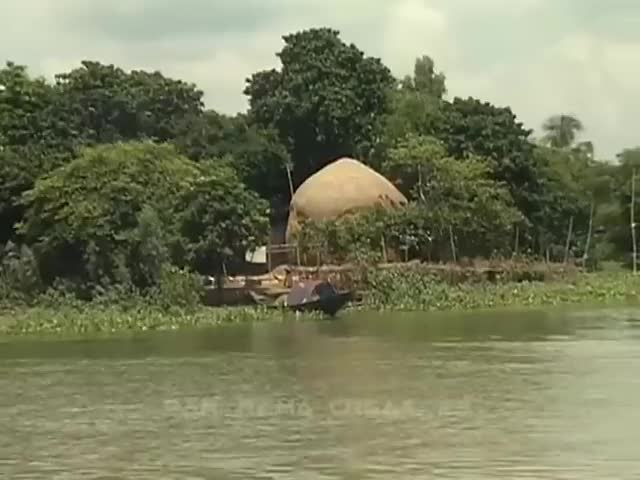 ⁣ভরা বর্ষায় তুরাগ নদী ও নদী পাড়ের গ্রামীন জীবন (২০০৭) LIFE ON THE TURAG RIVERSIDE