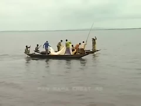 ⁣বর্ষায় সিলেটের হাকালুকি হাওর ও হাওর পাড়ের গ্রাম Lifestyle of Fishermen at Hakaluki Haor