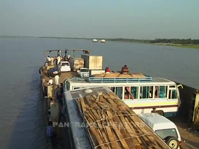 KAORAKANDI TO MAWA FERRY SERVICE IN BANGLADESH │ কাওরাকান্দি থেকে মাওয়া ফেরি চলাচল