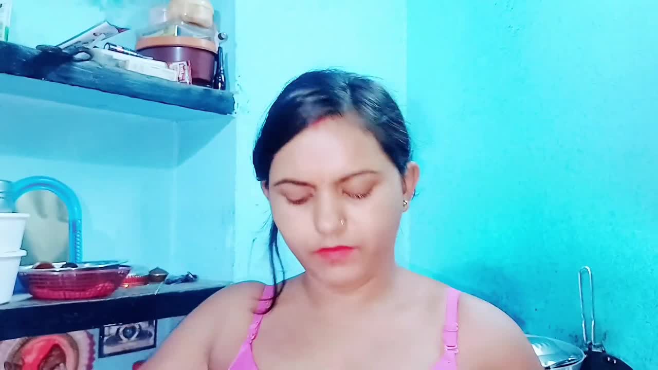 ⁣আজ ঘরেই Reels Video করবো বলে শাড়ি পড়ে Ready হয়ে গেলাম।