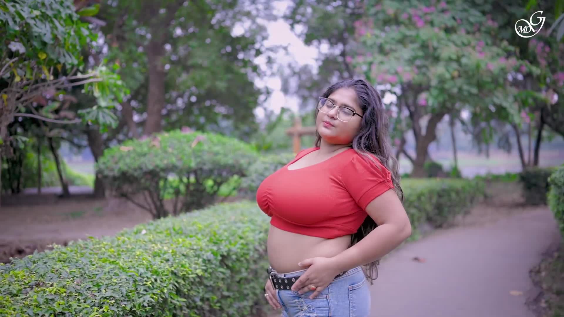 MEGHA DAS GHOSH   CROP TOP PAIRED WITH SHORTS   WESTERN FASHION VLOG