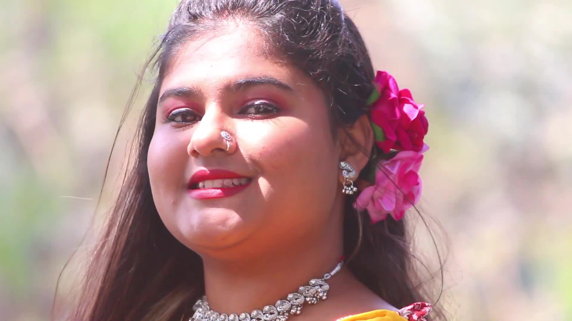 ⁣BONG BEAUTY MEGHA DAS GHOSH IN YELLOW SAREE   BONG SAREE VIDEO   MEGHA DAS GHOSH