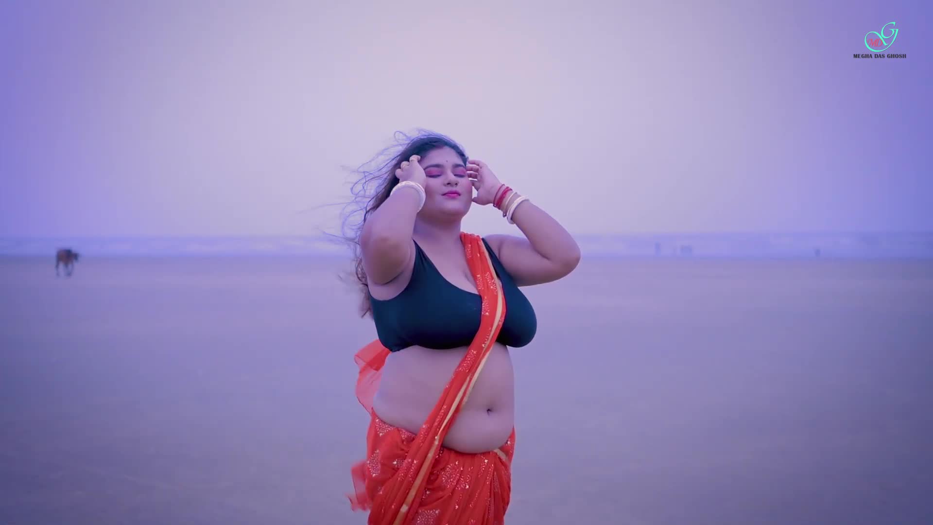 MEGHA DAS GHOSH ON THE BEACH IN A SAREE VIDEO   BONG FASHION VLOG   2024