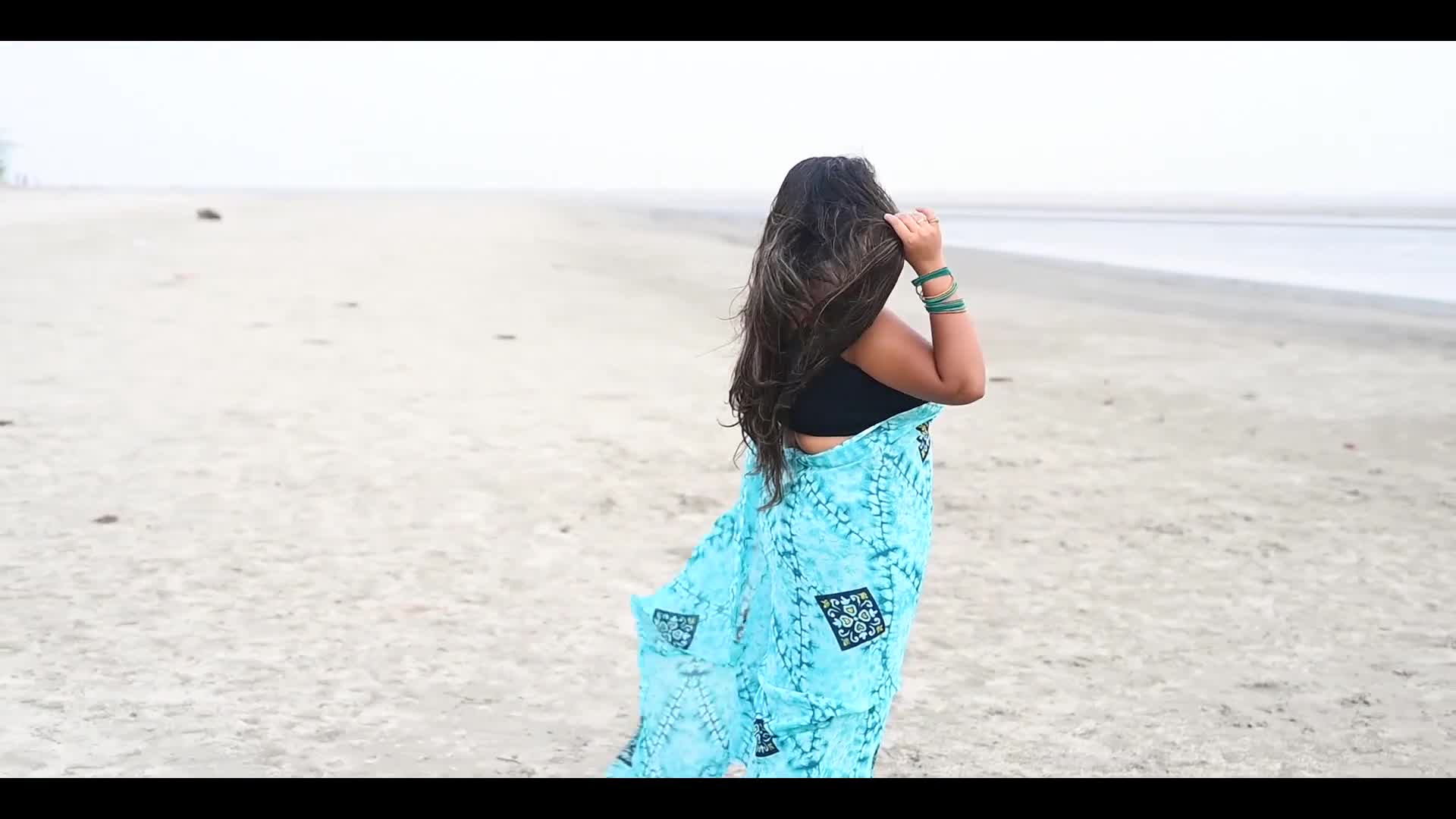 MEGHA DAS GHOSH IN STUNNING FLORAL PRINT SAREE ON A SEA BEACH   BONG BEAUTY IN SAREE FASHION