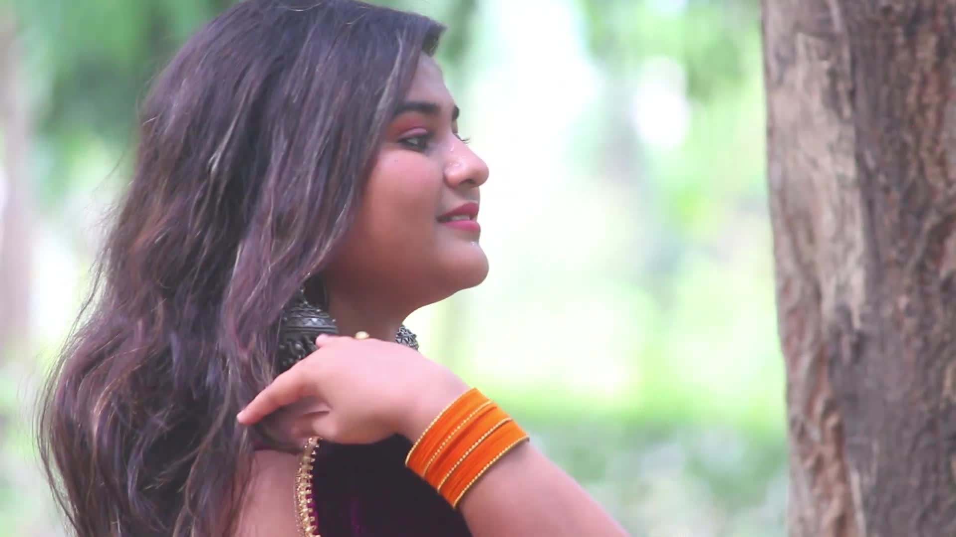 MEGHA DAS GHOSH IN ORANGE CHIFFON SAREE   OUTDOOR FASHION VIDEO   BONG IN SAREE