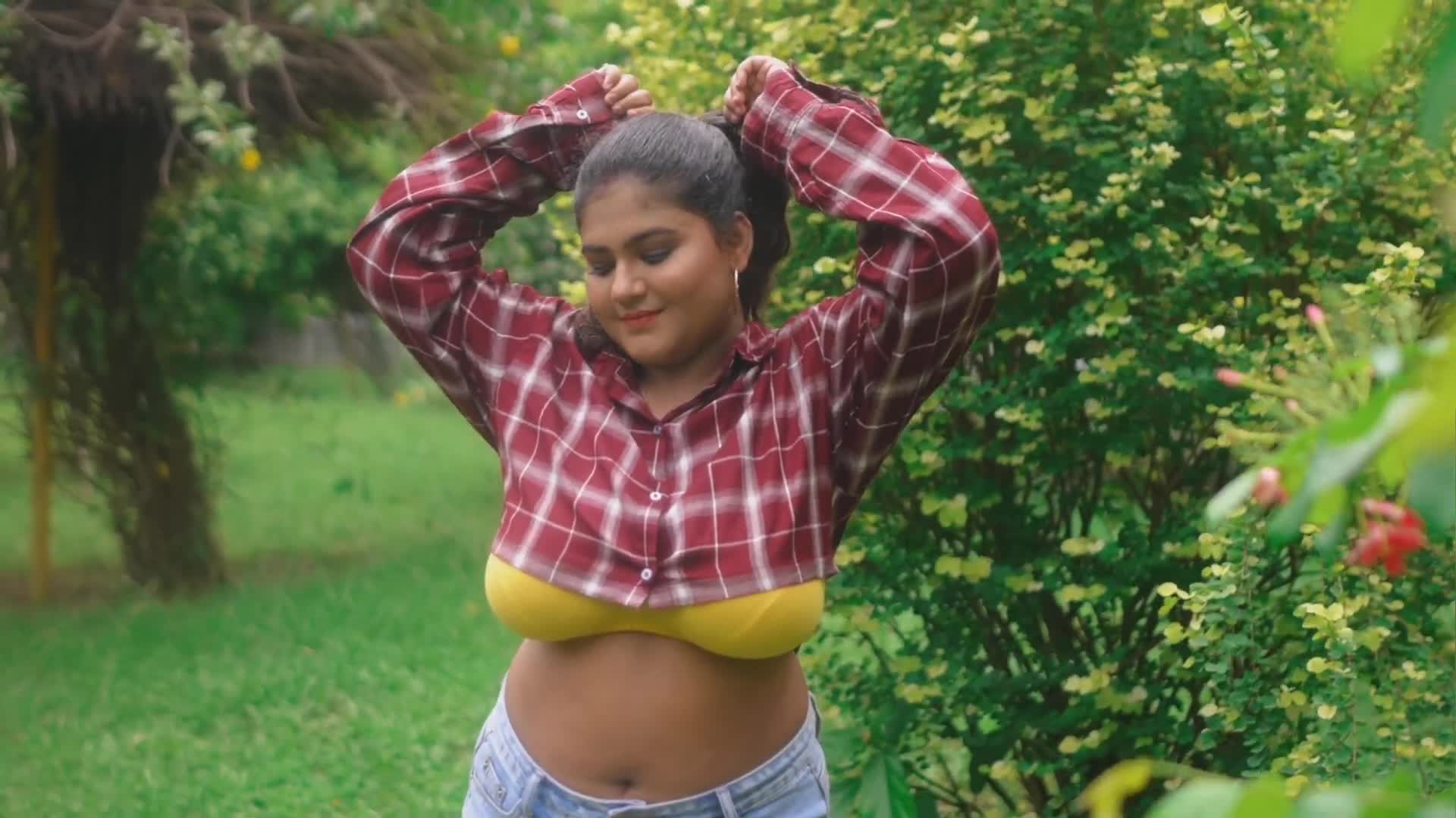 MEGHA DAS GHOSH IN MAROON CHECKERED SPREAD SHIRT VIDEO   WESTERN FASHION VIDEO IN CROP SHIRT