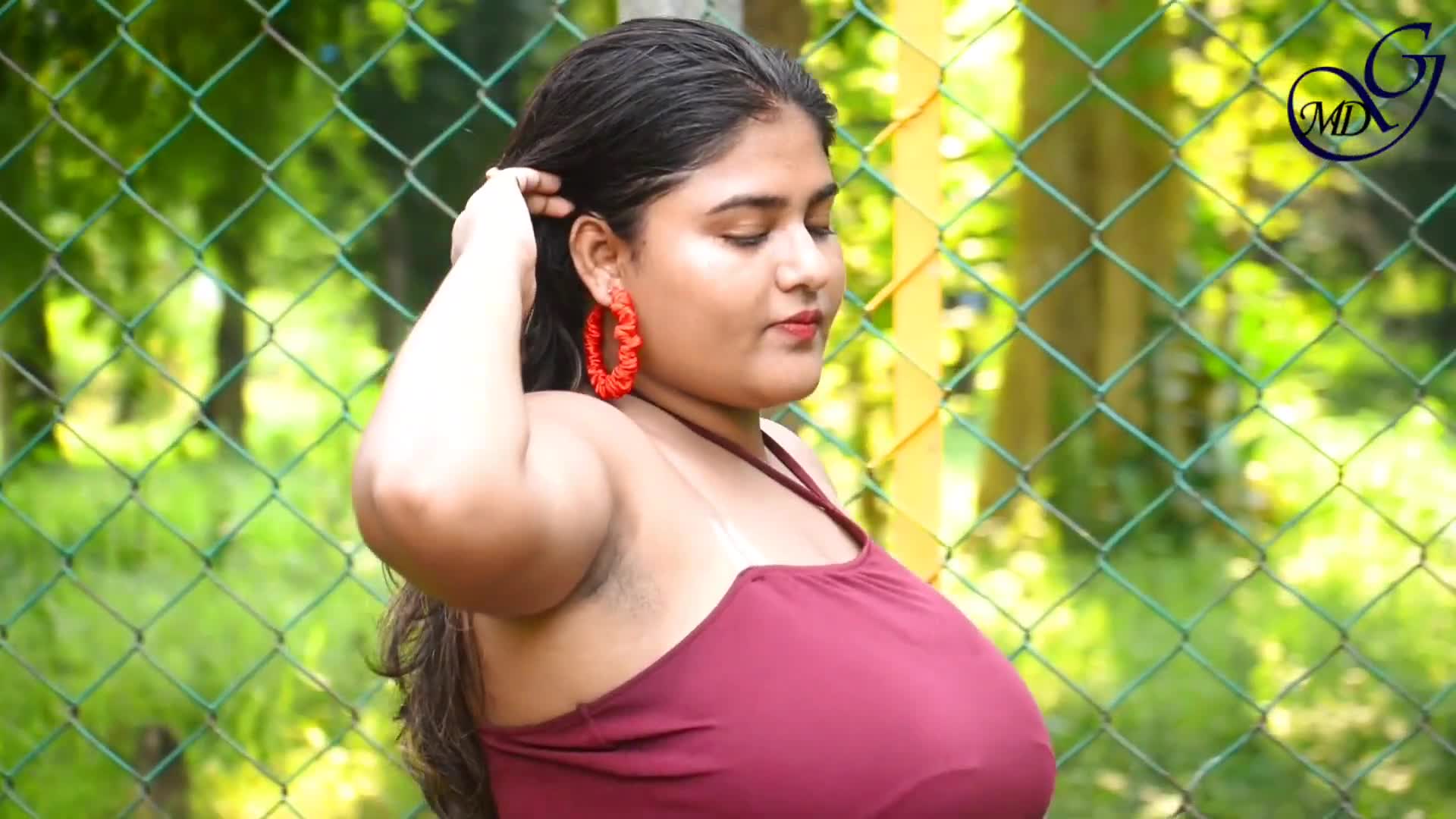 MEGHA DAS GHOSH IN MAROON BODYCON FASHION VIDEO   BONG IN WESTERN SHOWING HER BEAUTY