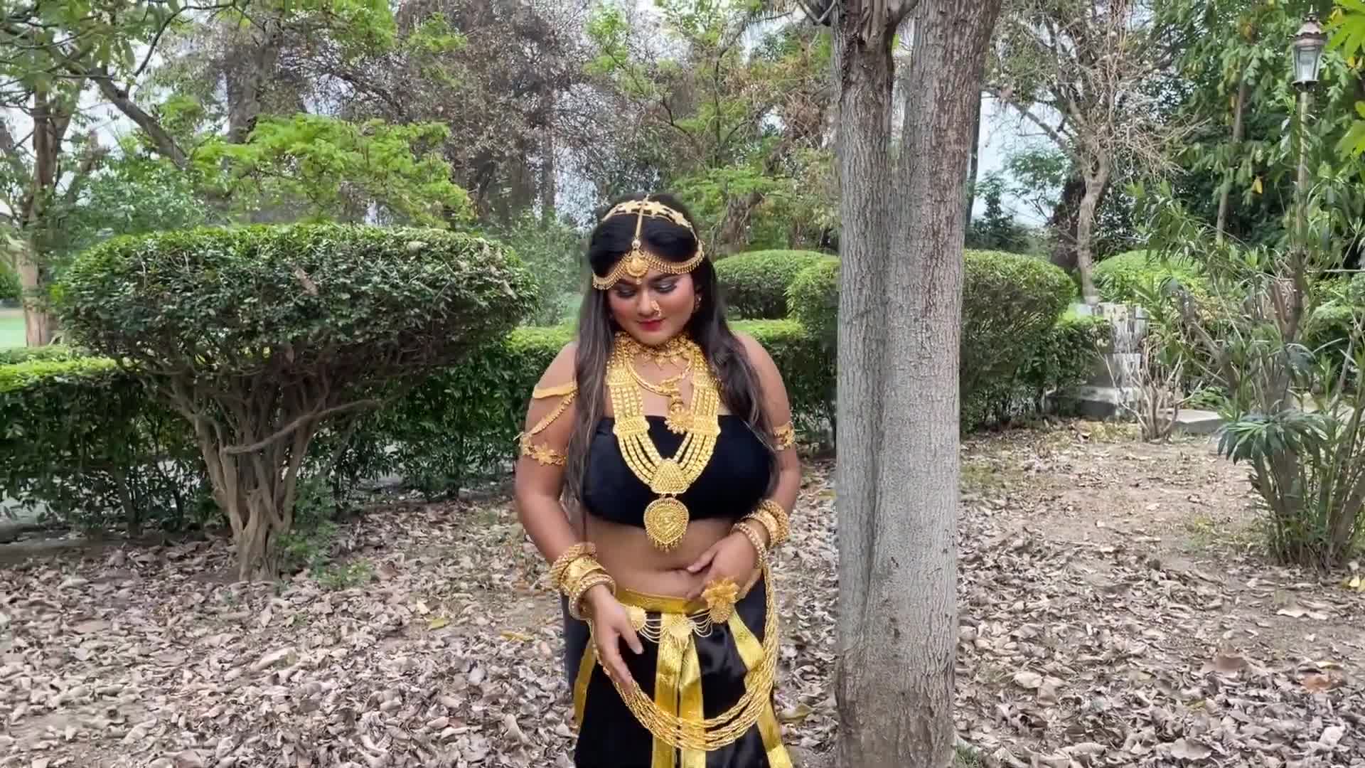 MEGHA DAS GHOSH IN GORGEOUS JEWELLERY VIDEO   OUTDOOR ETHNIC LOOK   ANCIENT DEITY  WITH JEWELLERY