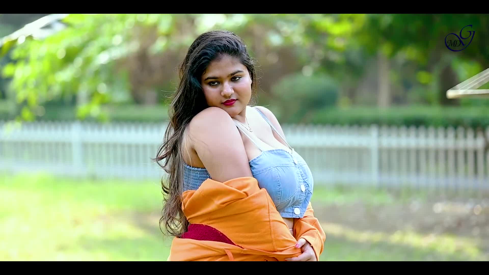 MEGHA DAS GHOSH IN DENIM CROP TOP WITH SHORTS VIDEO   BONG IN WESTERN FASHION VLOG