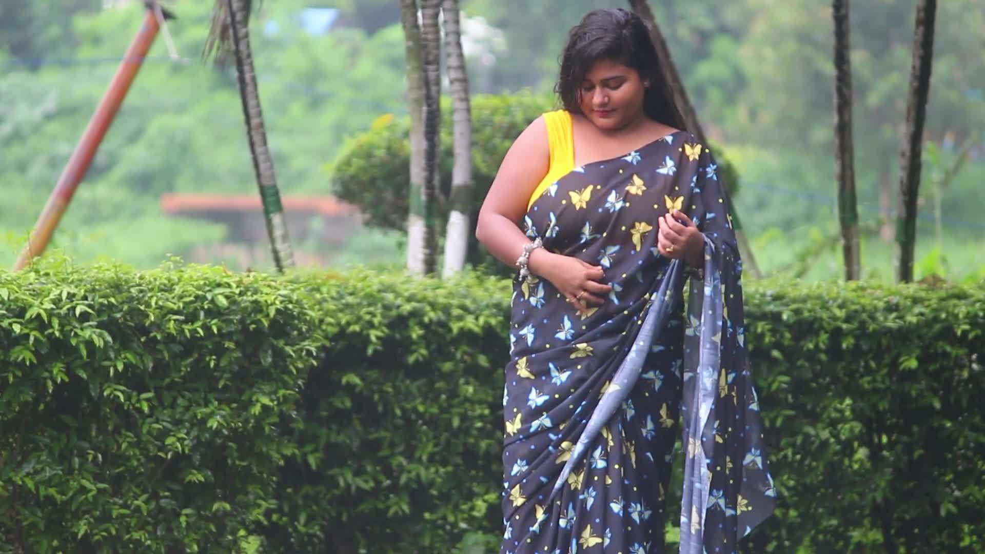 ⁣MEGHA DAS GHOSH IN BUTTERFLY PRINTED SAREE WITH A STUNNING SLEEVELESS BLOUSE VIDEO