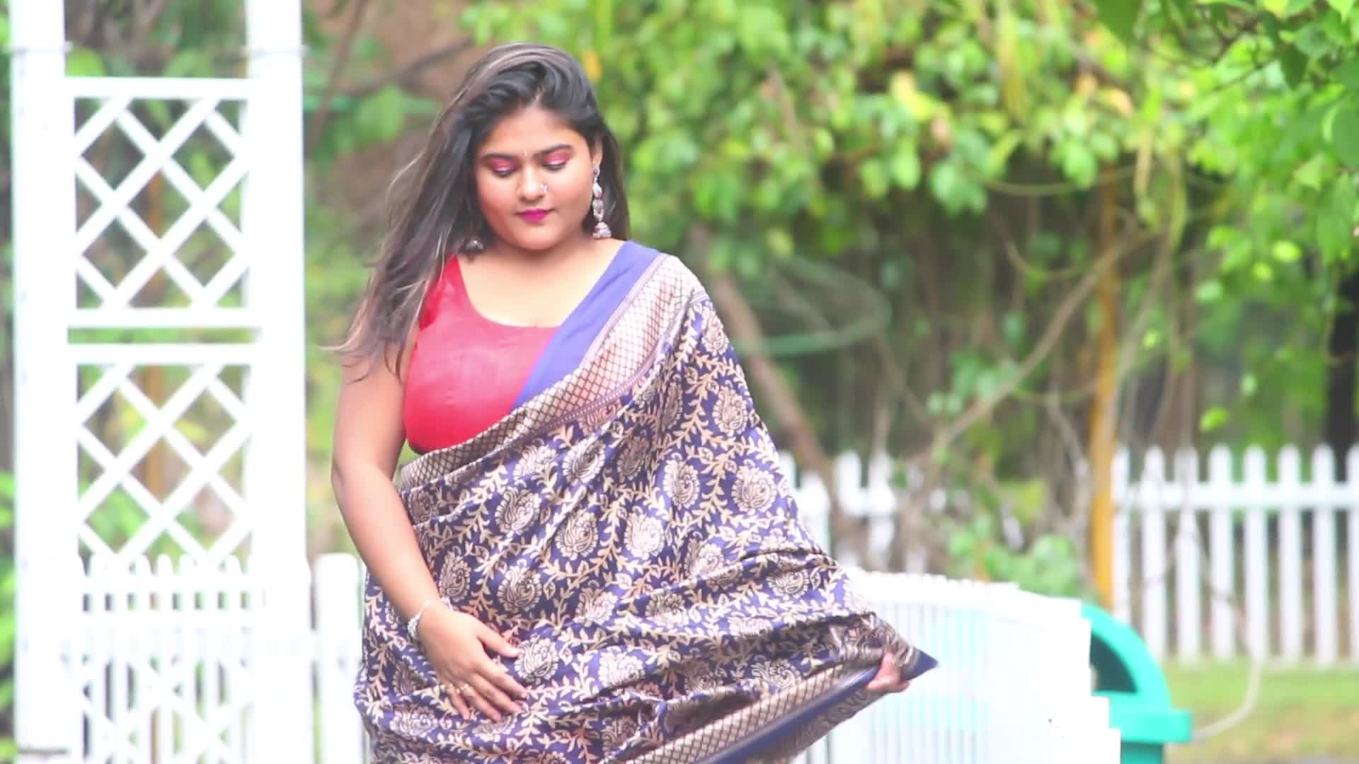 MEGHA DAS GHOSH IN A RAINY DAY   MEGHA DAS GHOSH   RAINY DAY VIDEO   SAREE VIDEO SHOOT